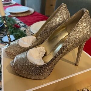 Michael Kors Erika Platform Glittering Gold Peep-Toe Heels size 9 NIB